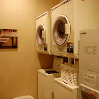 ร้านซักผ้าหยอดเหรียญ