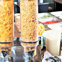 ซีเรียลและสลัดบาร์