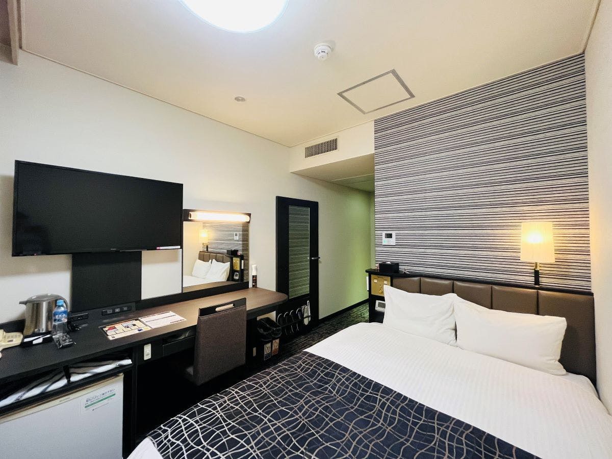 14平米　140cm幅ベッド1台