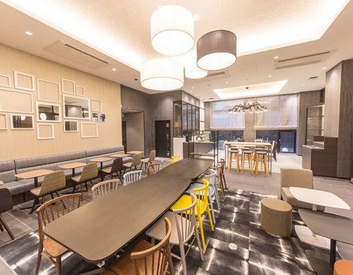 インテリアにこだわったおしゃれな朝食会場