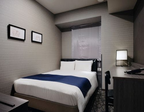 スタンダードダブルのお部屋となります。