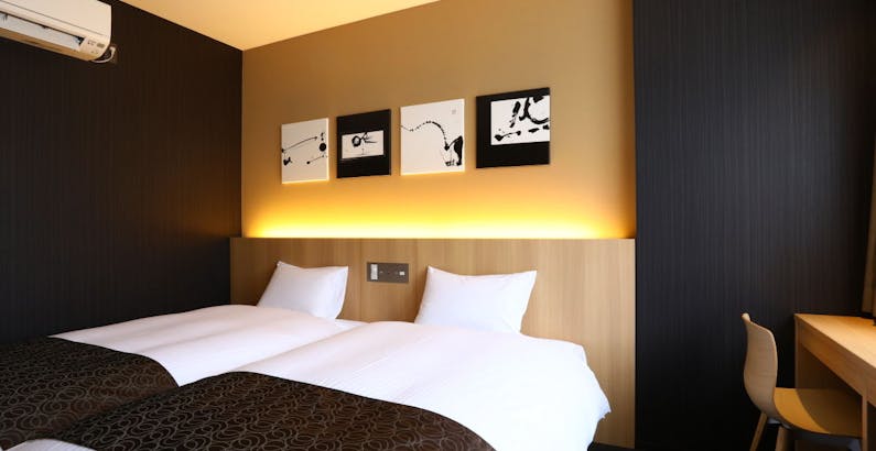 全室禁煙 ハリウッドツイン 最大2名 ベッド幅110cm バス1日券 朝食付 観光に便利 お得 な 市バス 京都バス1日券 朝食付きプランプラン ホテルウィングインターナショナル京都四条烏丸 一休 Comビジネス