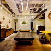 フロントロビー写真(秋)