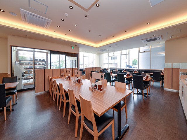 ご朝食会場は1階やよい軒。