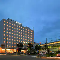 飛行機と電車が見えるお部屋もあります。