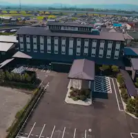 位於國道24號線旁。