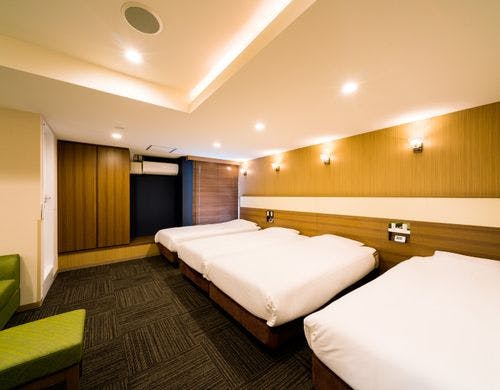 大人数でも過ごせる広々としたお部屋です