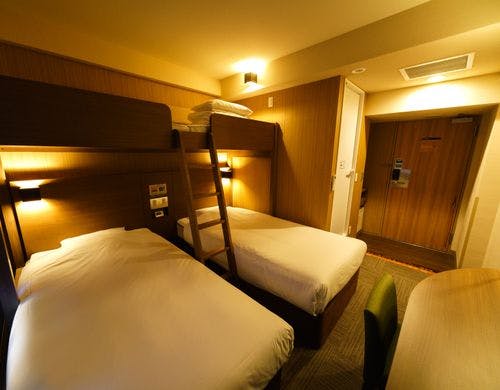 ベッドが３つ設置されたお部屋です