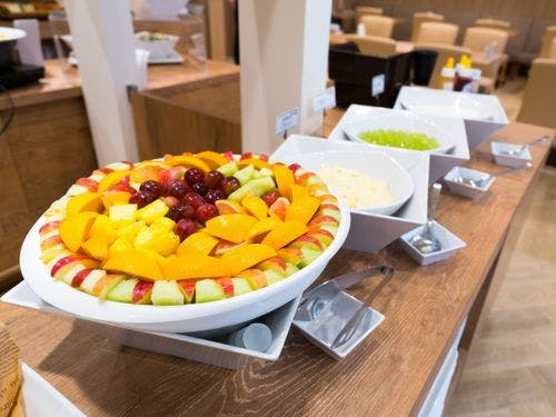 食後にカットフルーツもどうぞ♪