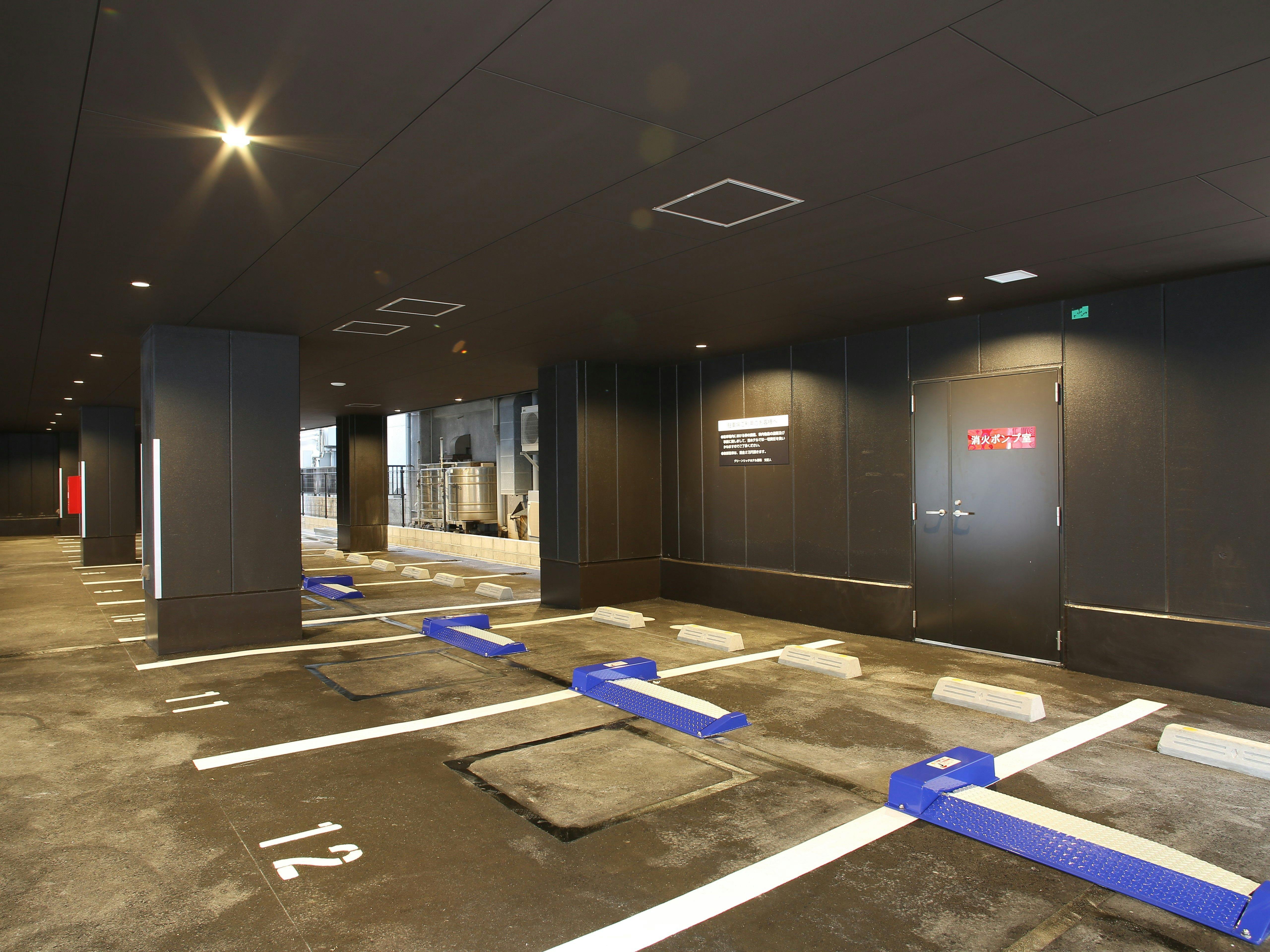 敷地内駐車場（先着順・有料）