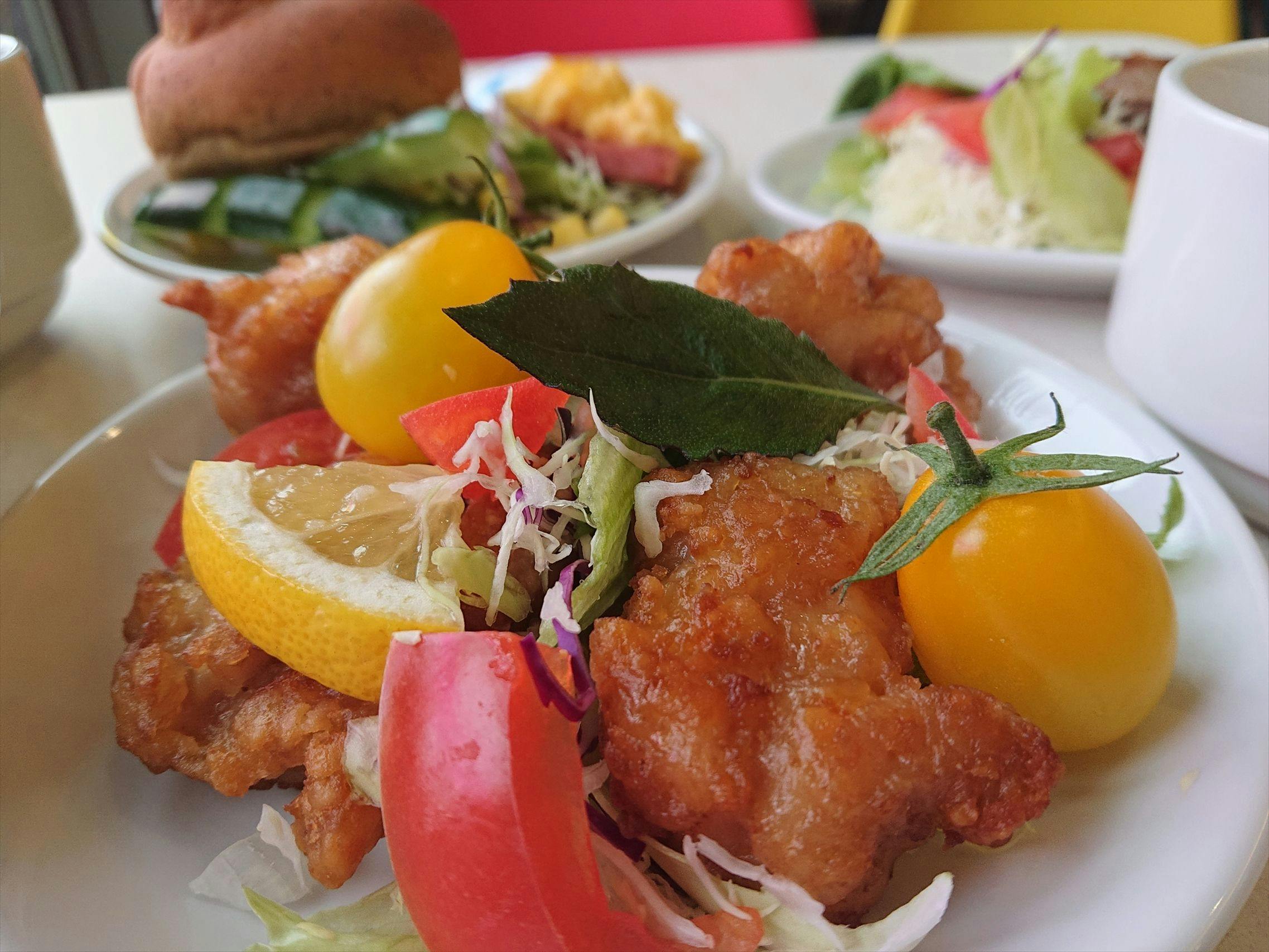 ภาพตัวอย่างการจัดจานอาหารเช้า