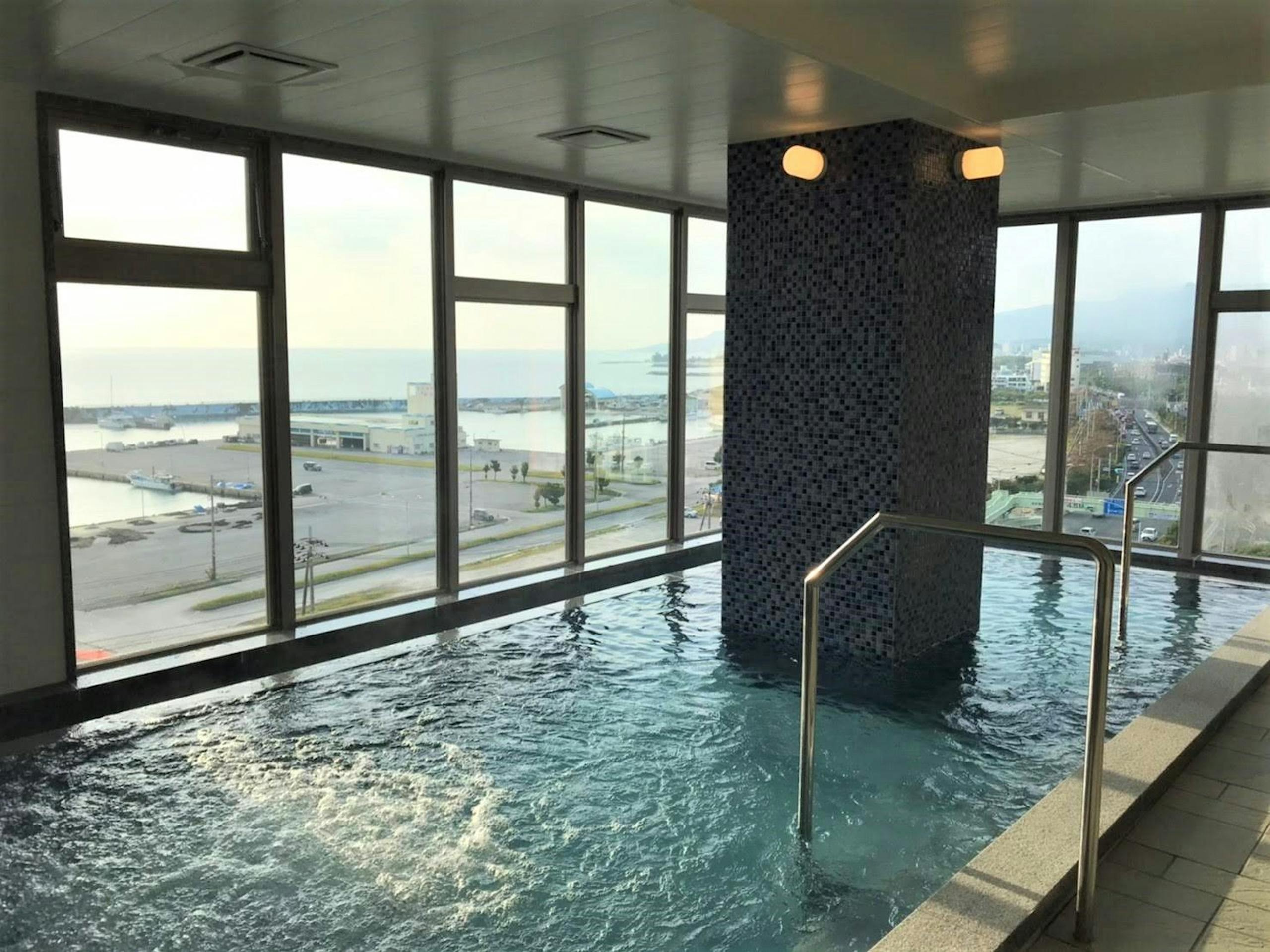 【グリーンリッチホテル沖縄名護（人工温泉 二股湯の華）】大浴場