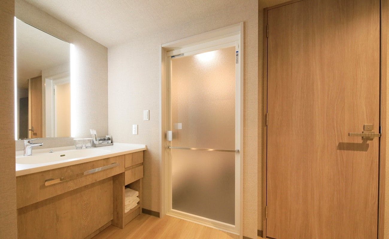 デラックスダブルルームの洗面台