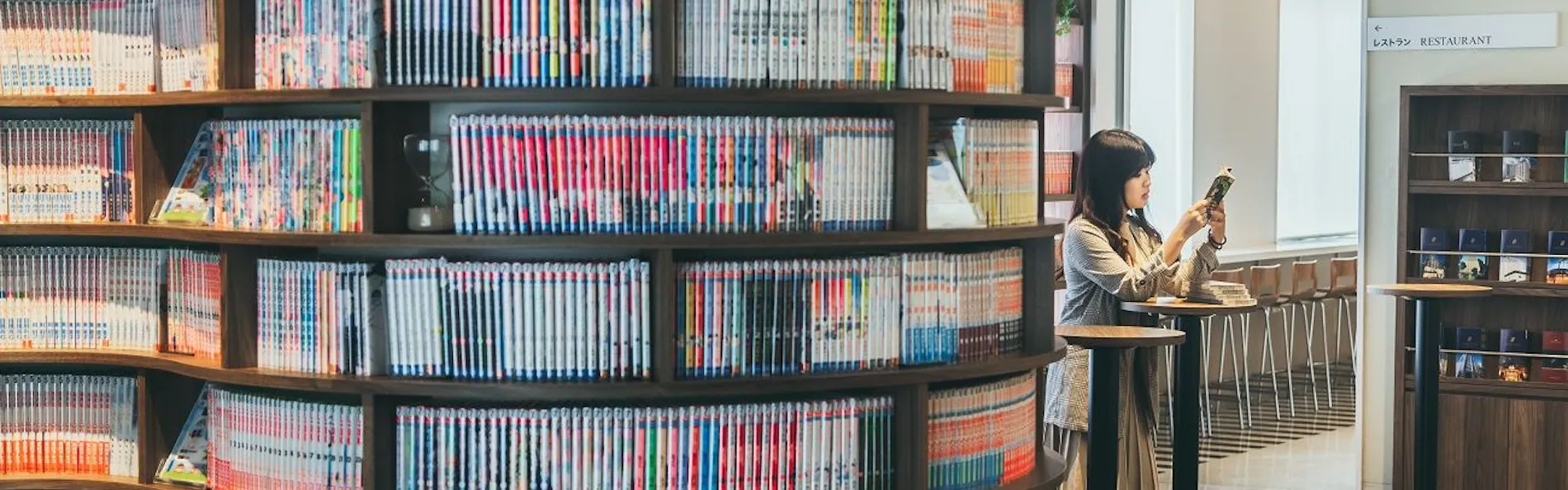 クインテッサホテル小倉 Comic & Books