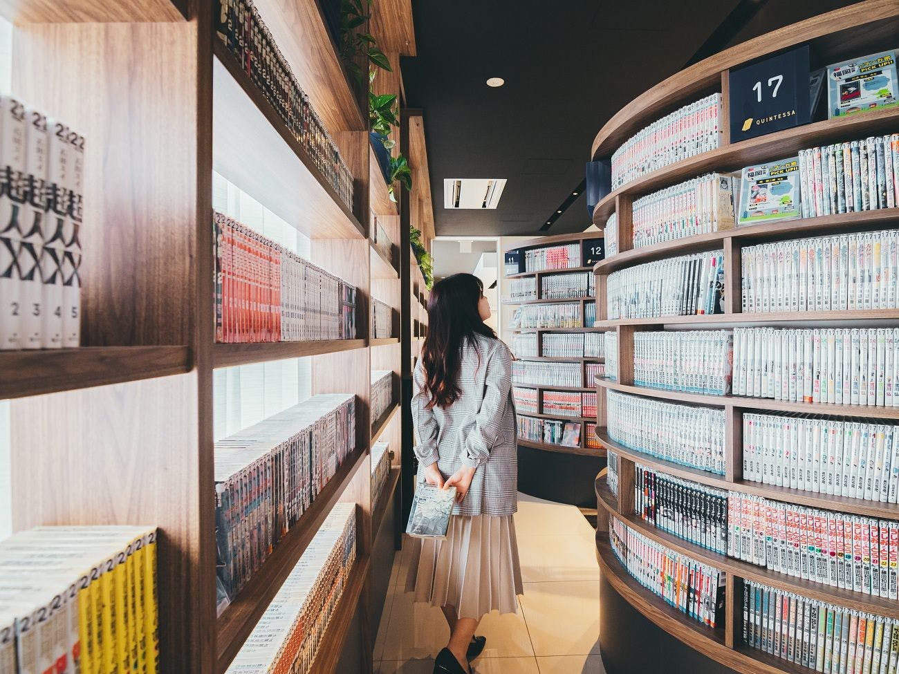 クインテッサホテル小倉 Comic & Books