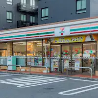 Bersebelahan dengan 7-Eleven