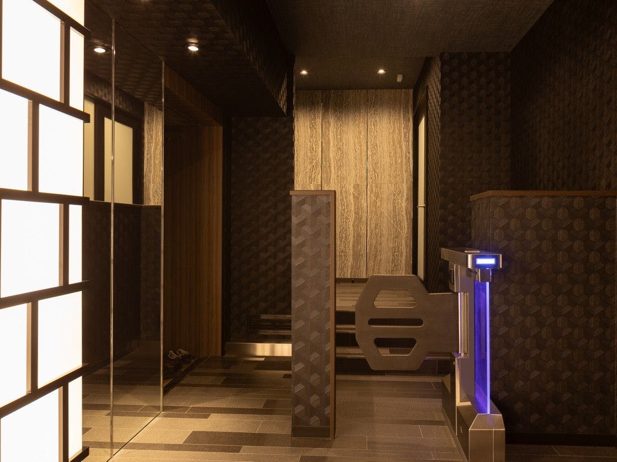 [Tingkat bawah tanah 1 / Pintu masuk ke bilik mandi awam]