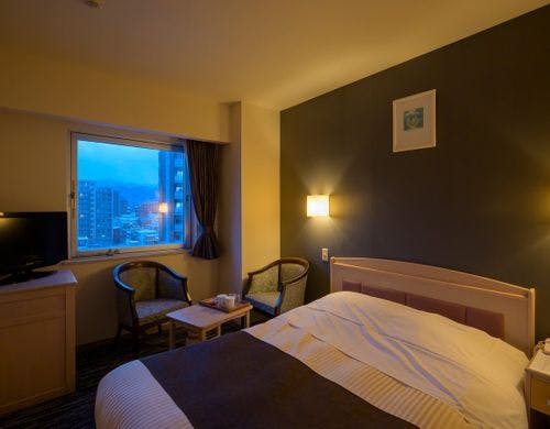 【ダブルルーム：16平米】