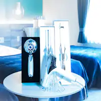 นำเสนอไอเท็ม ReFa (ในบางห้องพักและบริการให้ยืม)