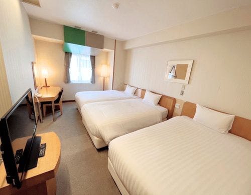 ベッドが3台入ったお部屋です