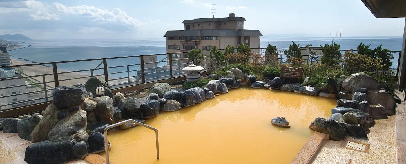 น้ำพุร้อนแดงในตำนาน