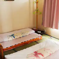 Kamar nomor 3 adalah kamar dengan tatami.