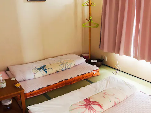 Kamar nomor 3 adalah kamar dengan tatami.