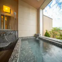 อ่างอาบน้ำกลางแจ้งแบบครึ่งหนึ่งเป็นพื้นที่เฉพาะสำหรับคุณ....