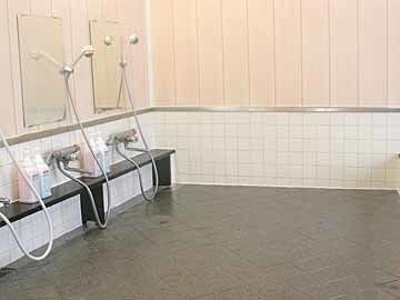 สามารถอาบน้ำได้ตลอด 24 ชั่วโมงและชมวิวอ่าวมาโนะ!