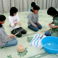 Pengalaman membuat keranjang rotan.