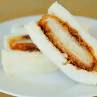 แซนด์วิชหมูทอดสำหรับมื้อเช้า