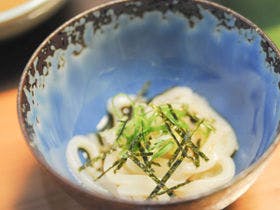 静寂な森の宿　山しのぶ