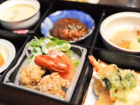 静寂な森の宿　山しのぶ