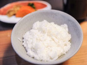 静寂な森の宿　山しのぶ