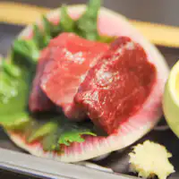 【อาหารเย็น】ซาชิมิเนื้อม้าพิเศษของคุมาโมโตะ