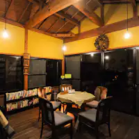 【夢想館】มีหนังสือและเปียโน