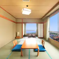 Kamar gaya Jepang 10 tatami sudut menghadap laut / Contoh