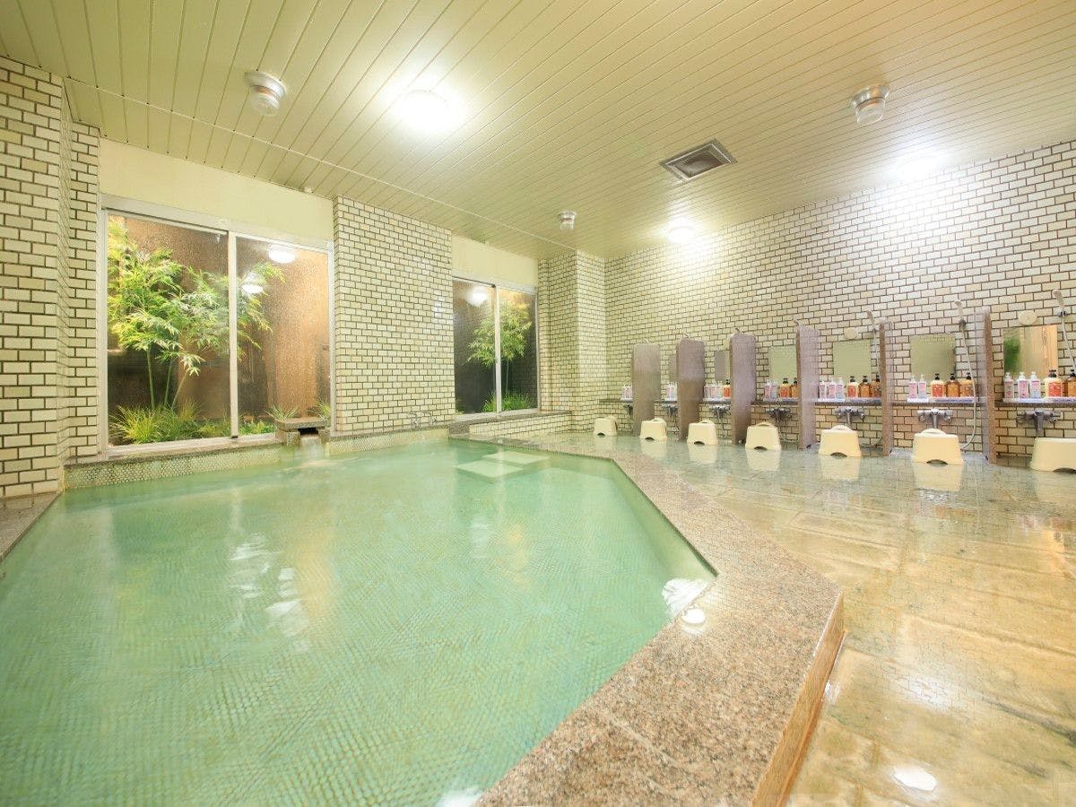 Pada pagi dan malam hari, sistem pergantian pria dan wanita diterapkan.