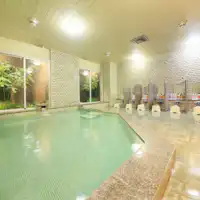 Pada pagi dan malam hari, sistem pergantian pria dan wanita diterapkan.