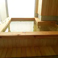 Pemandian air panas pribadi dengan aliran langsung