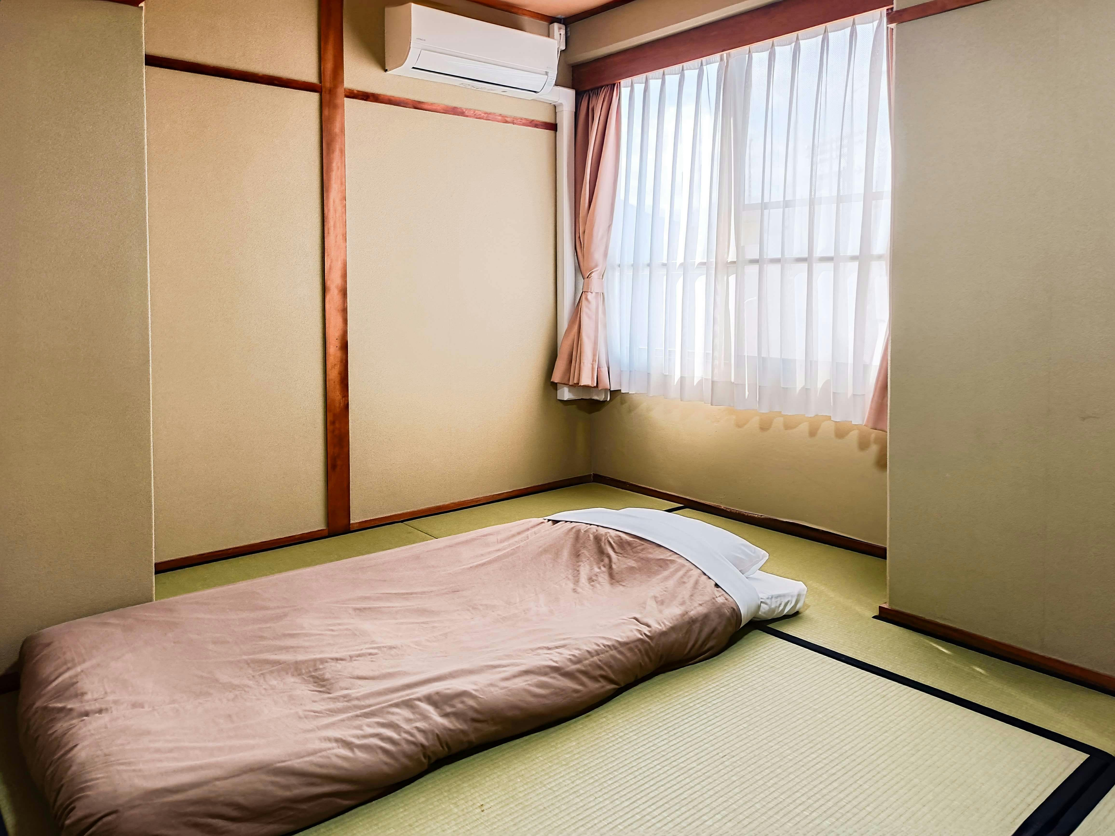 ห้องพักไม่มีห้องน้ำและห้องอาบน้ำในตัว