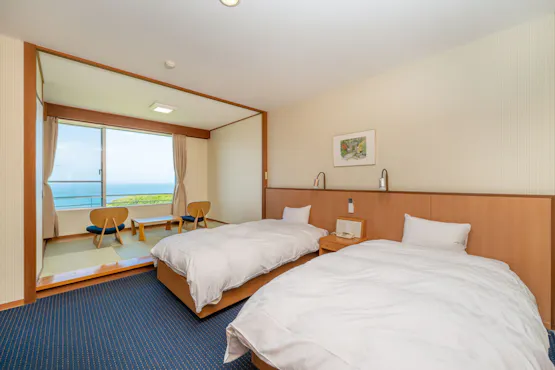 ห้องพักสไตล์ญี่ปุ่นและตะวันตกพร้อมพื้นที่ยกระดับที่ได้รับความนิยมสำหรับครอบครัว