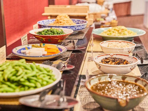 当ホテルのご夕食はバイキングが人気です。