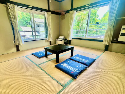 ห้องพักมุมพร้อมหน้าต่างบานใหญ่ 2 บาน