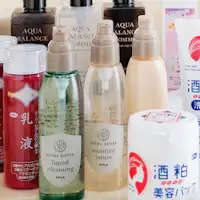 สิ่งอำนวยความสะดวก (มีเฉพาะบางส่วนในห้องอาบน้ำรวม)