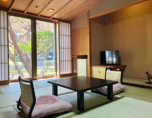 【庭園前】和室8畳一例