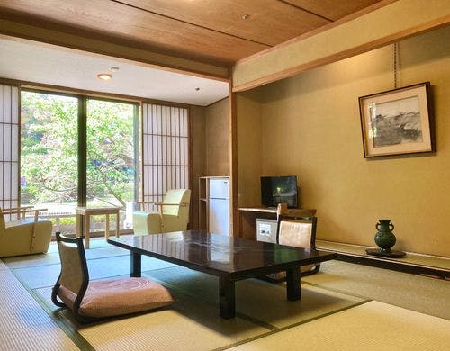 【庭園前】和室10畳一例