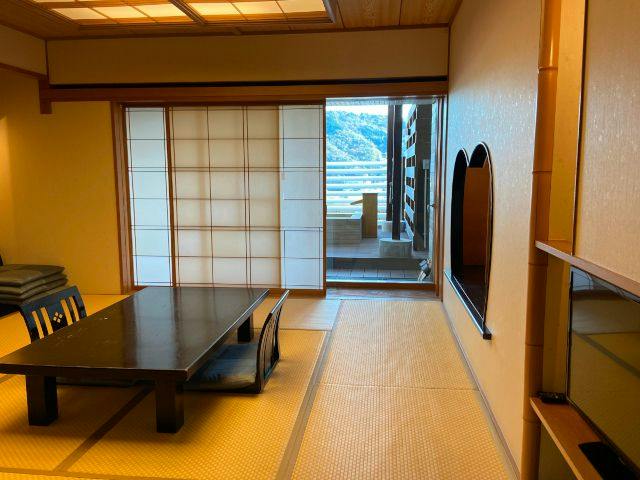 Atami Season Hotel