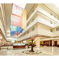 밝은 로비와 탁 트인 공간