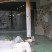 【อ่างอาบน้ำกลางแจ้ง】เพลิดเพลินกับการแช่น้ำพุร้อนพร้อมสัมผัสสายลม.